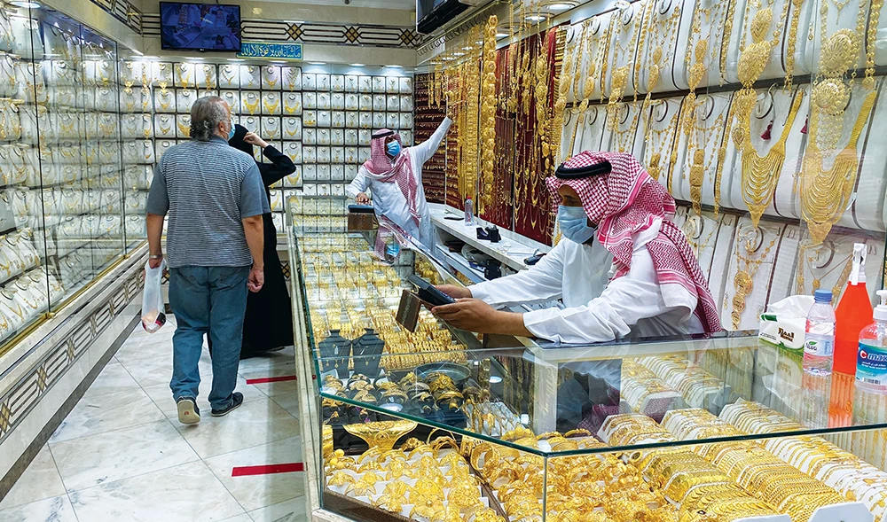 Gold rush as Saudi shoppers queue to beat VAT deadline