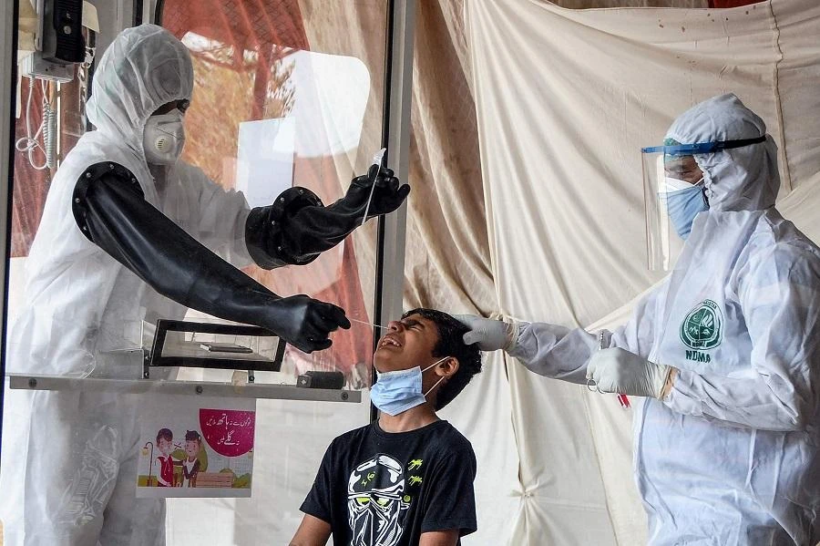 Pakistan on Sunday reported 4.072 new cases of the coronavirus, taking the total to 202,955 with 4,118 deaths. (File/AFP)