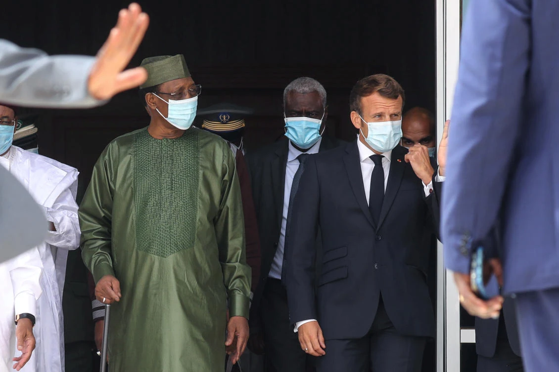 Chad’s President Idriss Deby, Chairperson of the African Union Commission Moussa Faki and French President Emmanuel Macron at the G5 Sahel summit in Nouakchott, Mauritania, June 30, 2020. (Reuters)