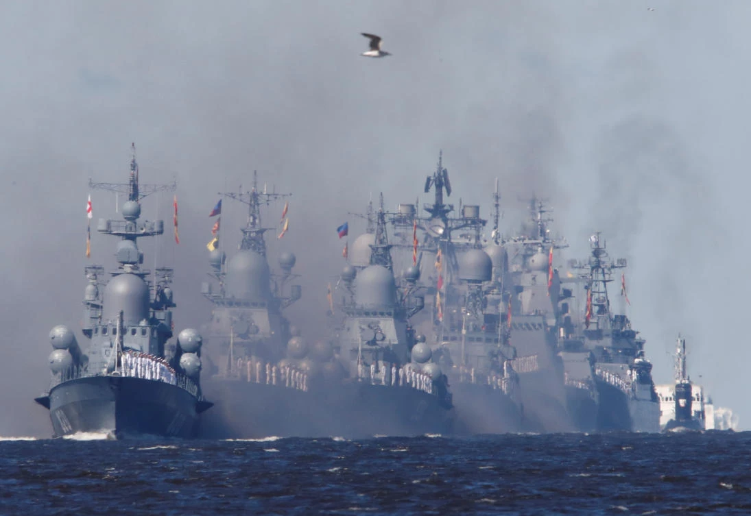 Russian warships sail during the Navy Day parade in Kronstadt near Saint Petersburg, Russia July 26, 2020. REUTERS/Anton Vaganov/Pool