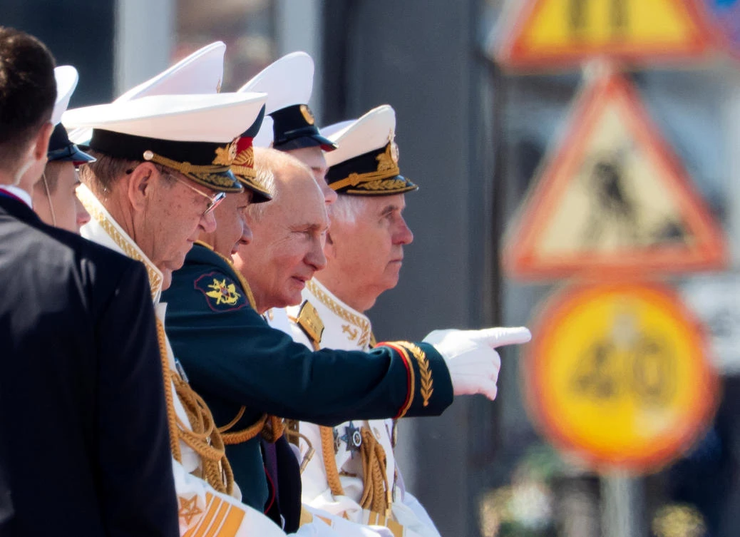 Russia's President Vladimir Putin and Defence Minister Sergei Shoigu attend the Navy Day parade in Saint Petersburg, Russia July 26, 2020. Dmitri Lovetsky/Pool via REUTERS