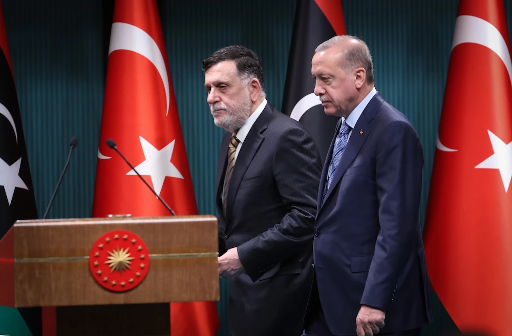 Turkish President Recep Tayyip Erdogan (R) and Libyan Prime Minister Fayez Al-Sarraj (L) arrive for a joint press conference at the Presidential Complex in Ankara on June 4, 2020. (AFP)