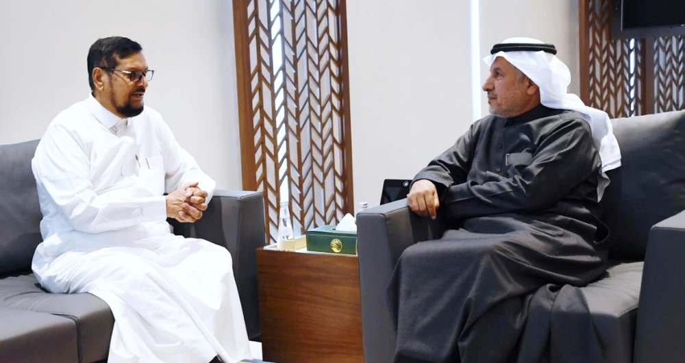 A file photo of Mauritian Ambassador to Saudi Arabia Shaukat Ali Soudhan with KSRelief Supervisor General Dr. Abdullah Al-Rabeeah. (Supplied)