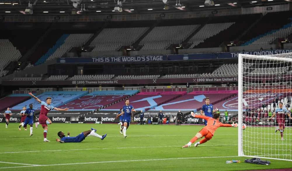 West Ham United’s Andriy Yarmolenko scores their third goal in West Ham’s 3-2 Premier League victory over Chelsea on Wednesday. (Reuters)
