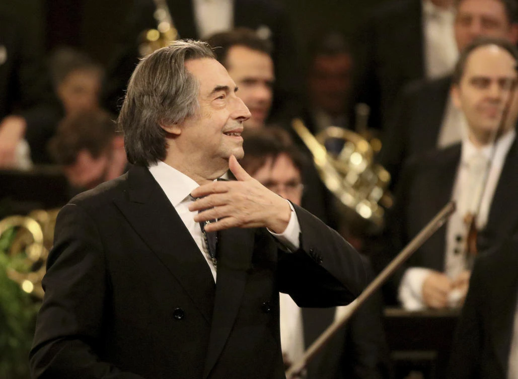 Muti conducts Syria musicians in memorial concert amid ruins