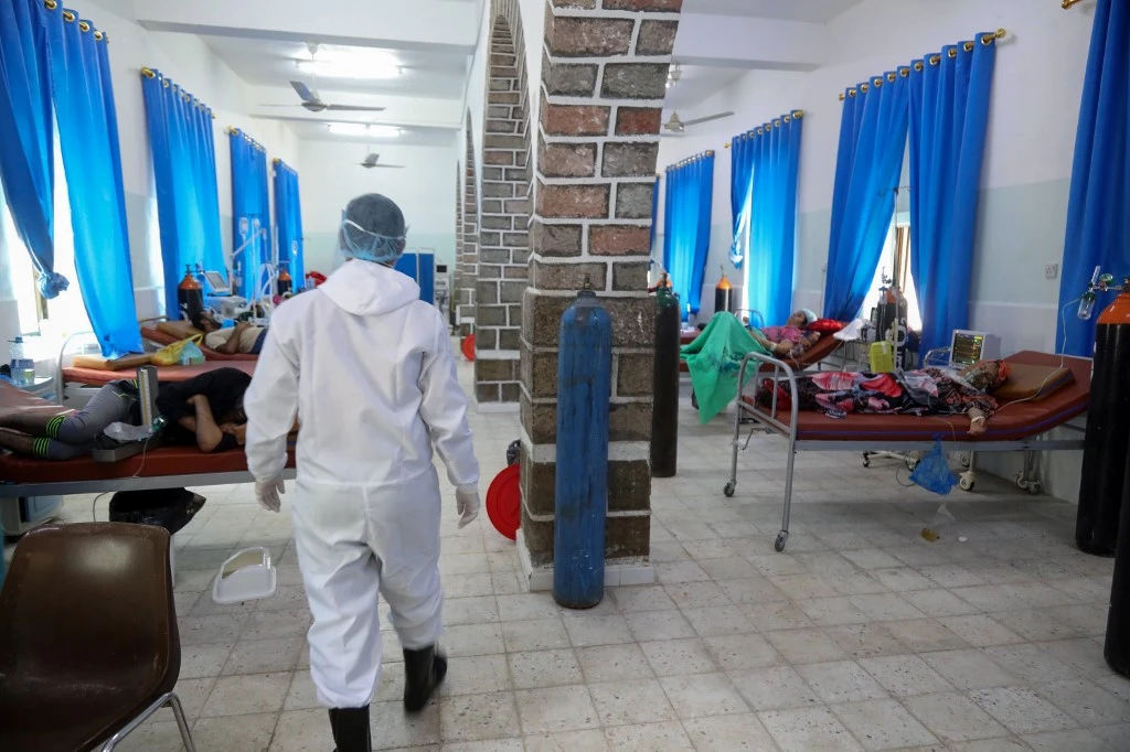 A Yemeni member of the medical staff in a full hazmat suit walks in the patient ward at a quarantine center where COVID-19 patients are treated in Yemen's third city of Taez. (File/AFP)