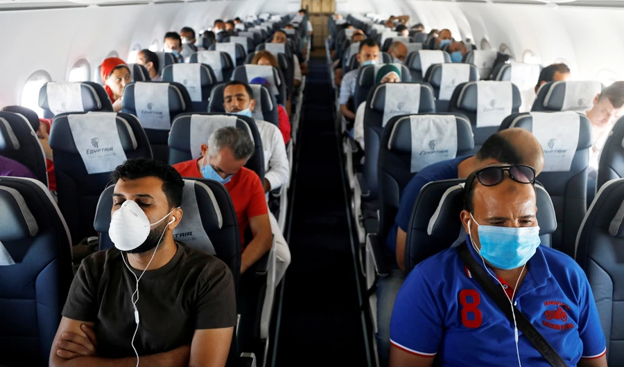 Egypt welcomes 6,000 tourists after resuming flights