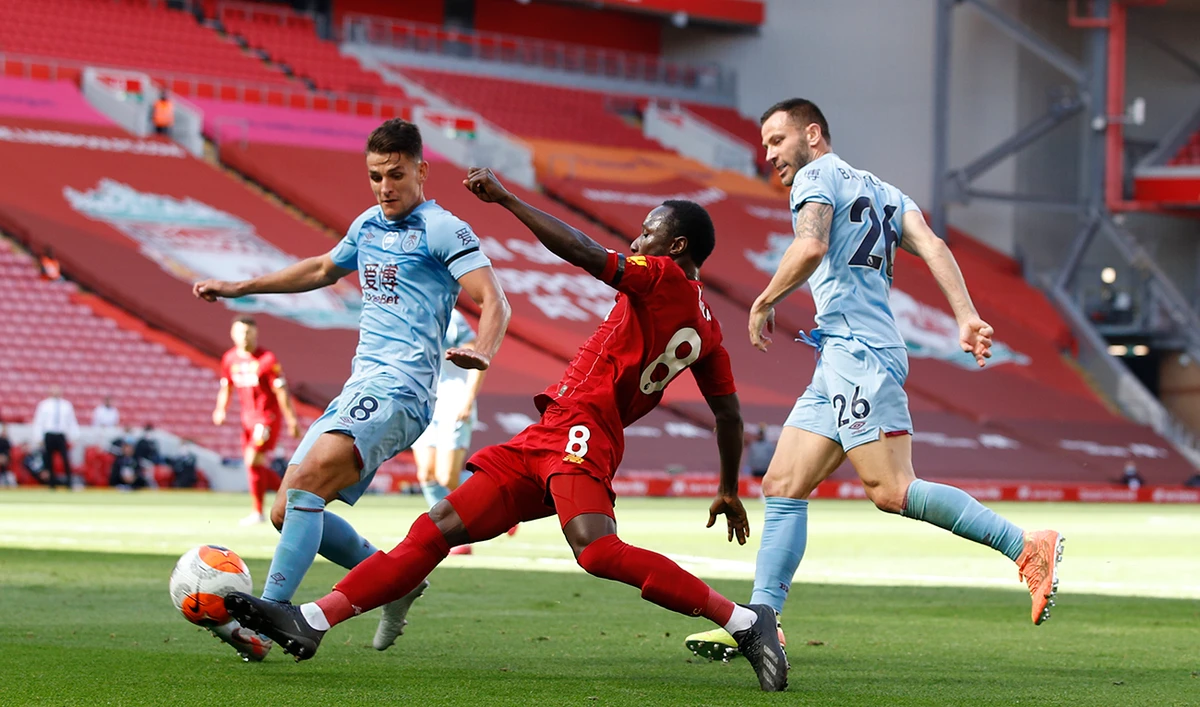 Liverpool's Naby Keita, center, attempts to cross the ball under pressure from Burnley's Ashley Westwood, left and Phil Bardsley during their match at anfield. (AP)