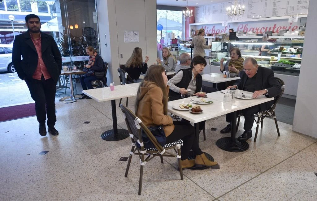 There are concerns coronavirus could be spreading in Sydney after a cluster of cases were reported. Above, diners at a Sydney restaurant. (AFP file photo)
