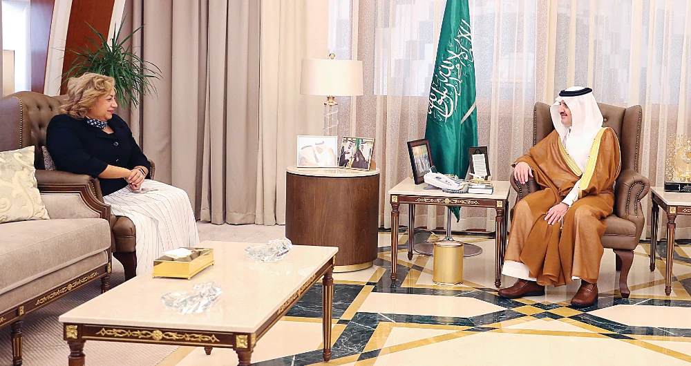Eastern Province Gov. Prince Saud bin Naif meets US Consul General Rachna Korhonen at the end of her second mission in Saudi Arabia. (SPA)