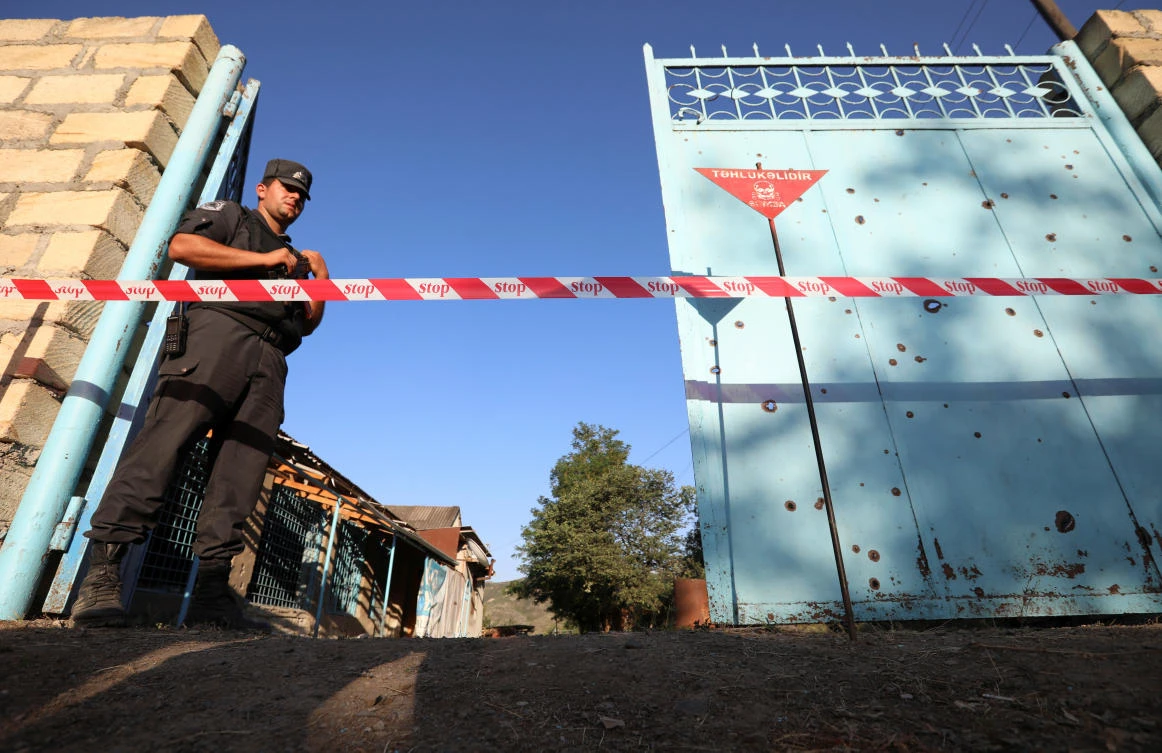 New clashes dash hopes of end to fighting on Azerbaijan-Armenia border