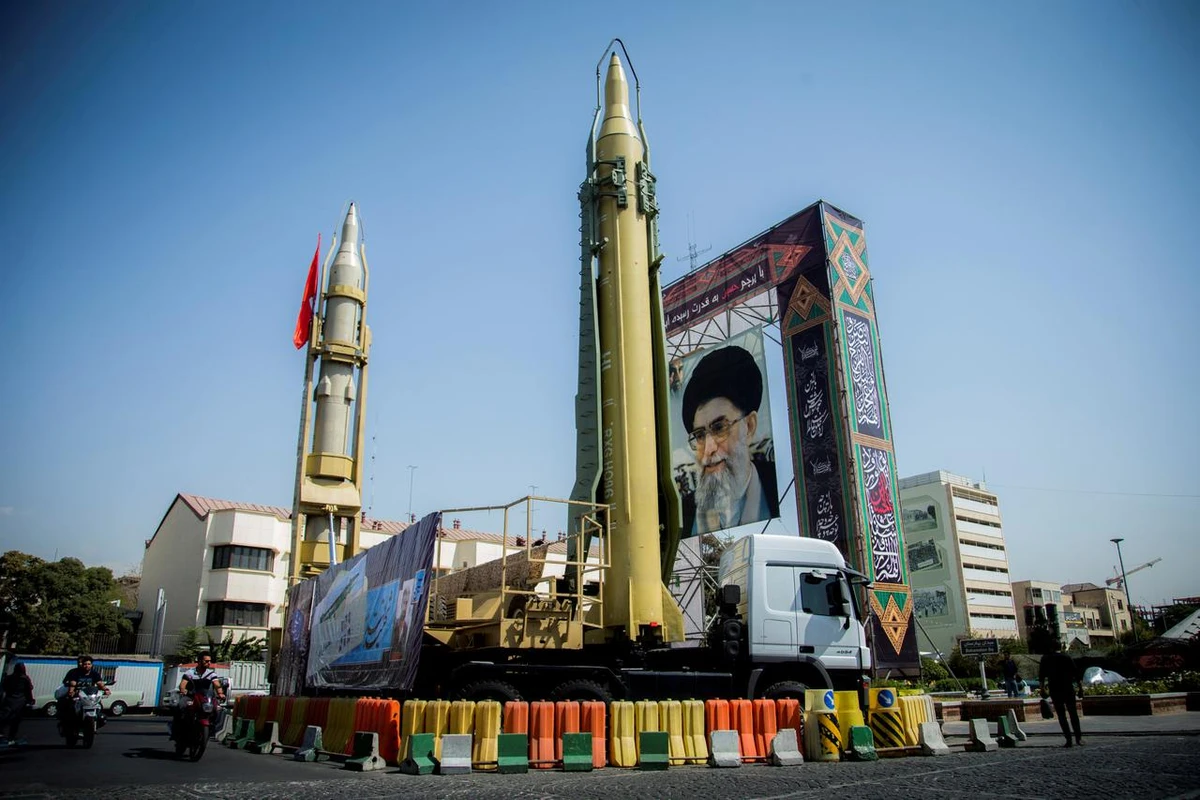 A display featuring missiles and a portrait of Iran's Supreme Leader Ayatollah Ali Khamenei is seen at Baharestan Square in Tehran, Iran September 27, 2017. (Reuters/File Photo)