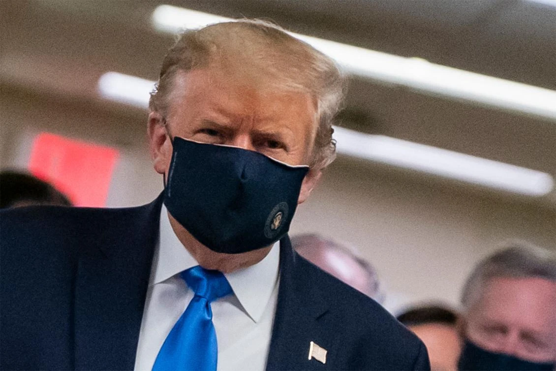 US President Donald Trump wears a mask as he visits Walter Reed National Military Medical Center in Bethesda, Maryland, July 11, 2020. (AFP)