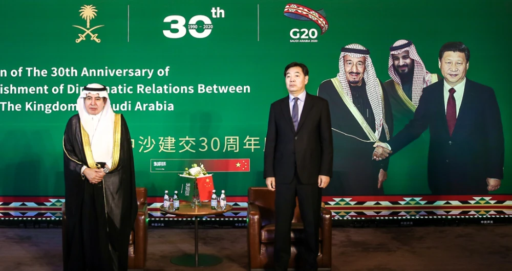 Saudi Ambassador Turki bin Mohammed Al-Mady with Zhai Jun, a senior Chinese diplomat at a reception hosted by the Saudi Embassy in Beijing. (MoFA)