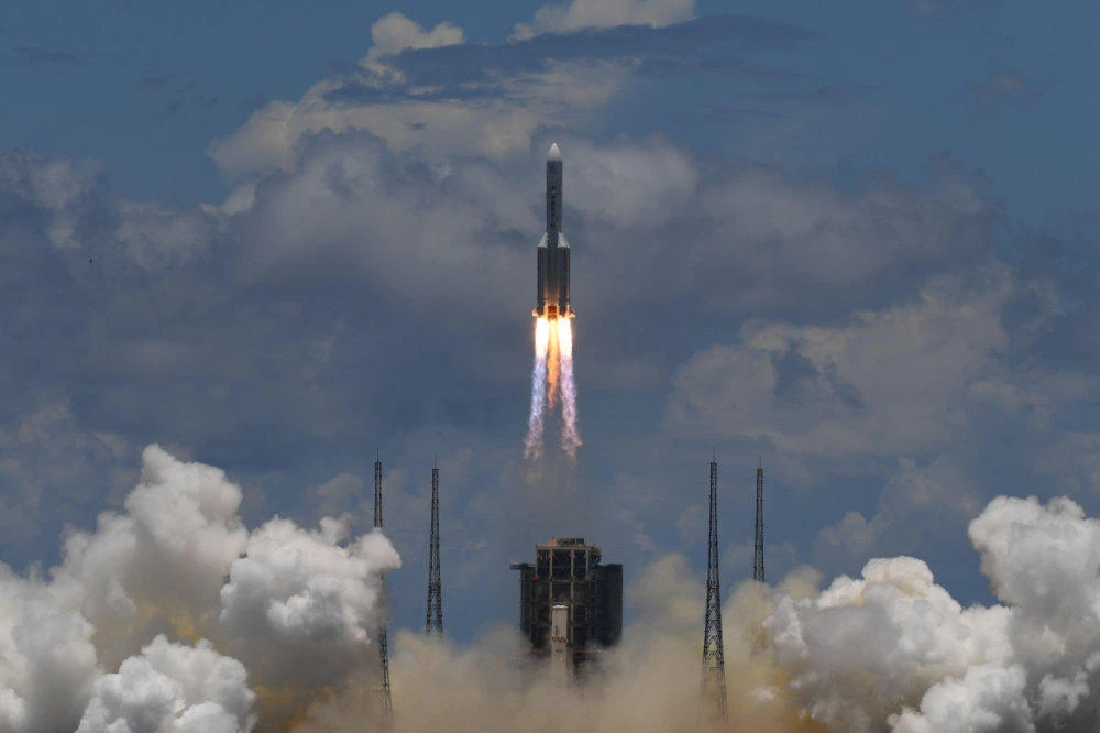A Long March-5 rocket, carrying an orbiter, lander and rover as part of the Tianwen-1 mission to Mars, lifts off from the Wenchang Space Launch Centre in southern China's Hainan Province on July 23, 2020. (AFP / Noel Celis)