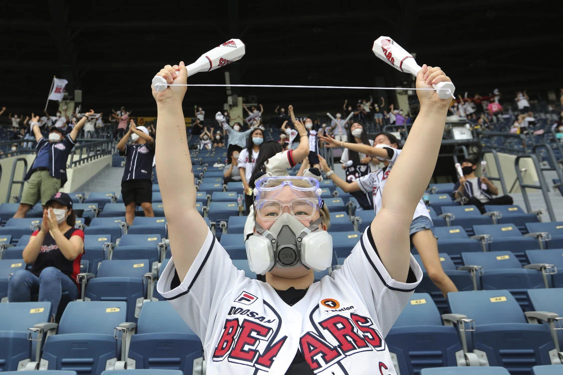A fan wearing a face maska cheers during the KBO league game between Doosan Bears and LG Twins in Seoul on Sunday, July 27, 2020. (AP)