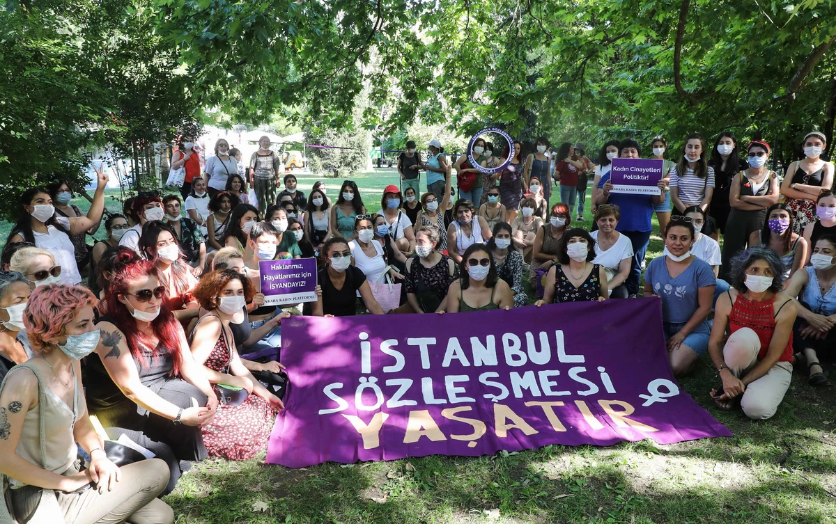 Women gather across Turkey in support of anti-violence treaty