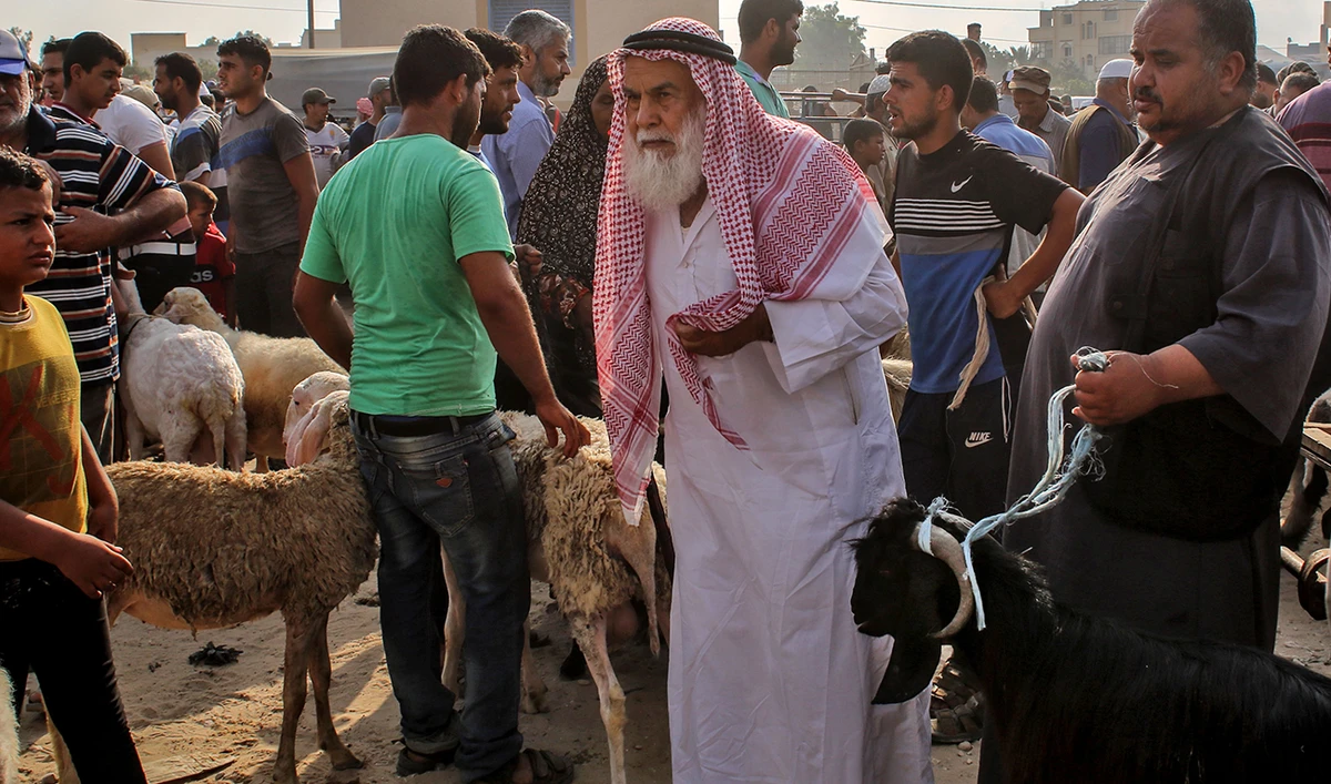 Cash-strapped Palestinians forced to sacrifice time-honored Eid traditions