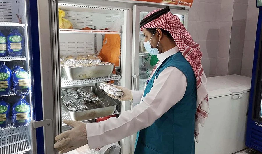 Tours were also carried out to disinfect and clean 741 sites in the districts and public streets of the area. (SPA)