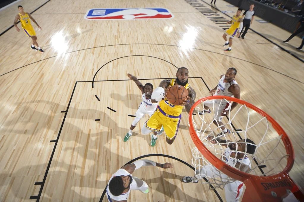 LeBron James of the Los Angeles Lakers shoots the ball against the LA Clippers as NBA games resumed on July 30, 2020. (NBAE via Getty Images/AFP)