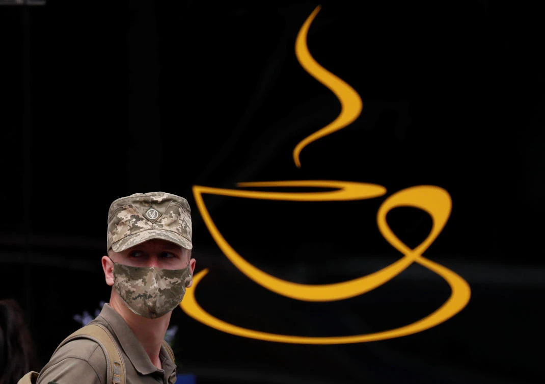 A serviceman wearing a protective face mask amid the outbreak of the coronavirus disease (COVID-19) walks in a street in central Kyiv, Ukraine July 30, 2020. (Reuters)