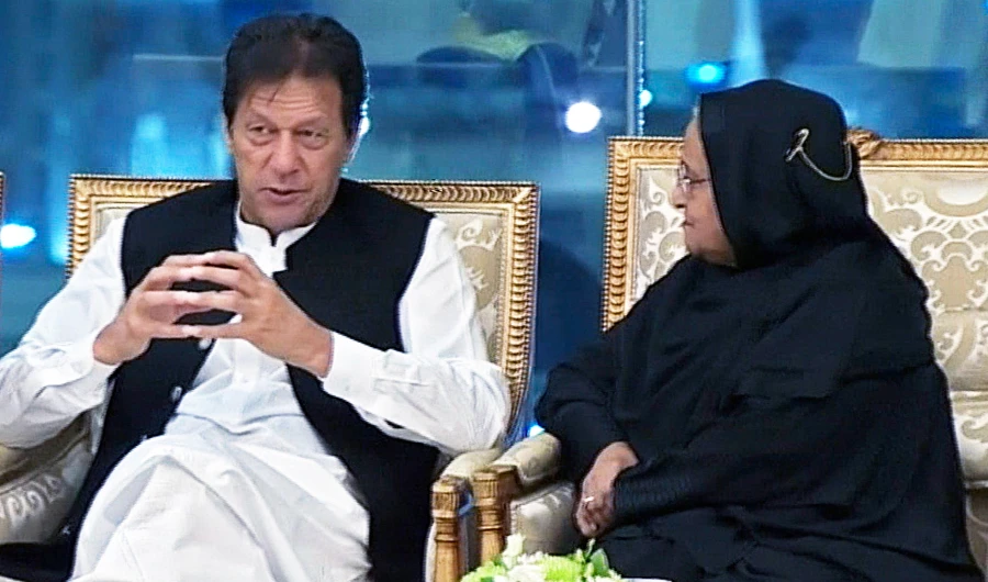 Pakistani Prime Minister Imran Khan and Bangladeshi Prime Minister Sheikh Hasina during a summit of the Organization of Islamic Cooperation(OIC) in Makkah. (Files/AFP)