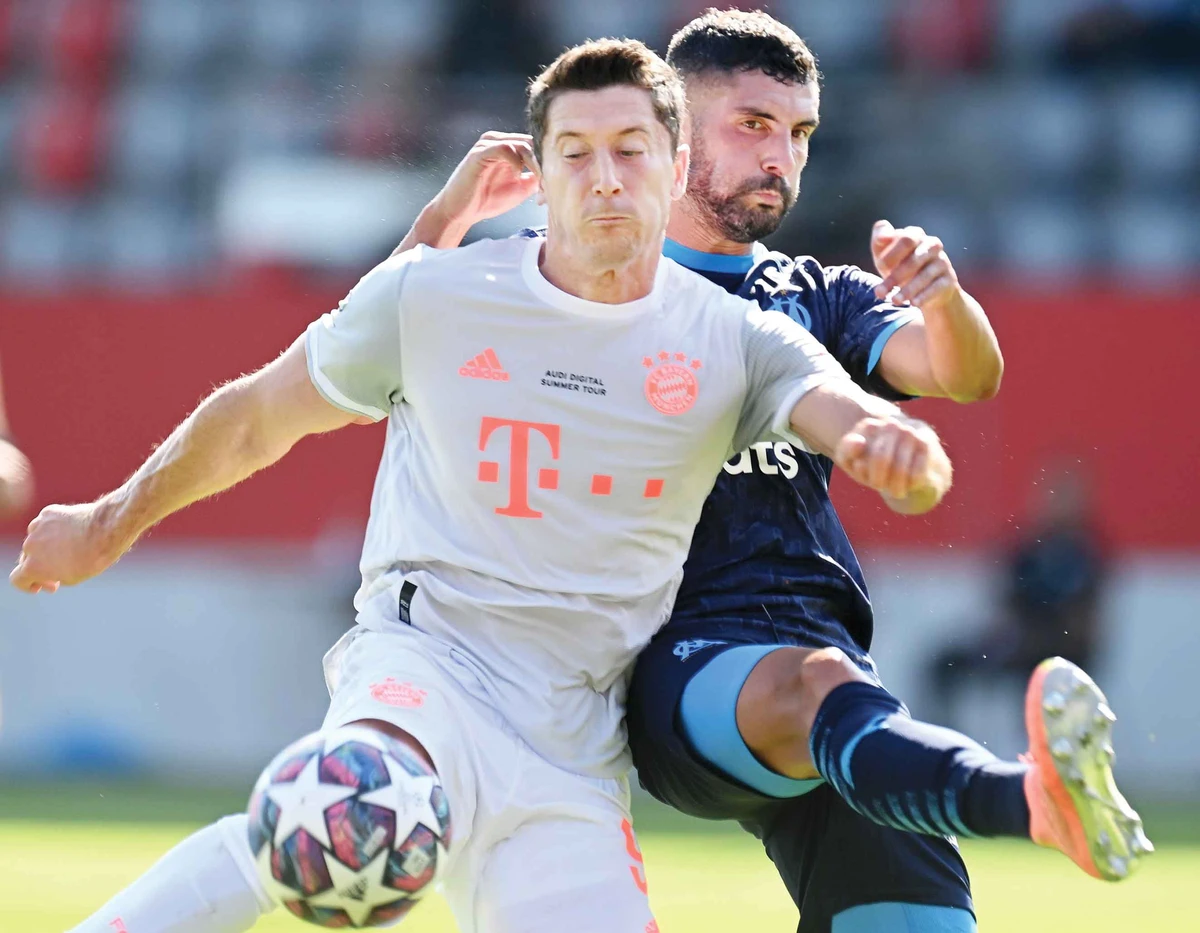 Robert Lewandowski, left, and Bayern Munich during their Marseille friendly ahead of the Champions League last 16 2nd leg against Chelsea. (Files/AFP)