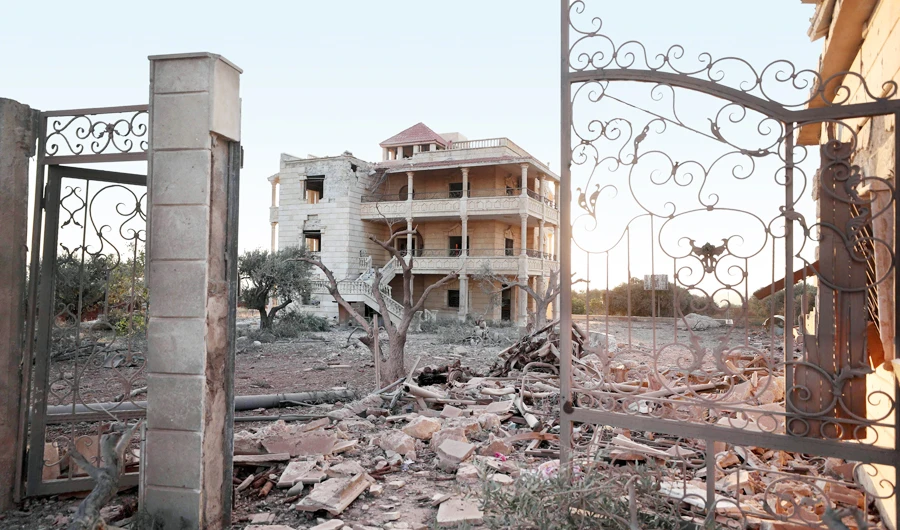 A heavily damaged building following Russian airstrikes and shelling on the town of Binnish in Syria’s northwestern Idlib province on Monday. Three members of the same family were killed in the strike. (AFP)
