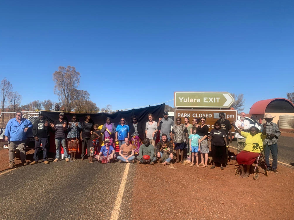 Aboriginal group blocks access to Australia’s Uluru over coronavirus fears