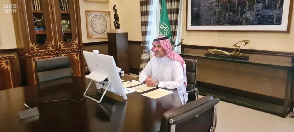 Madinah Gov. Prince Faisal bin Salman at work. (SPA)