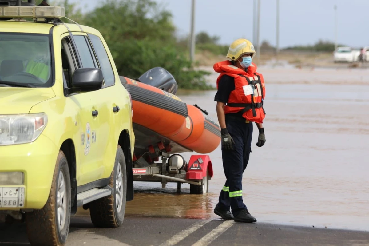 Saudi Arabia’s civil defense rescues hundreds from floods after torrential rain