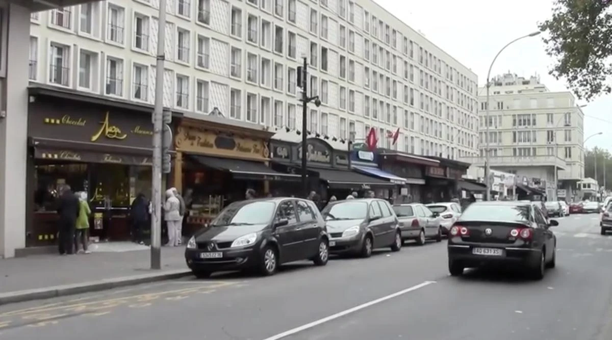 Armed man seizes hostages in French bank
