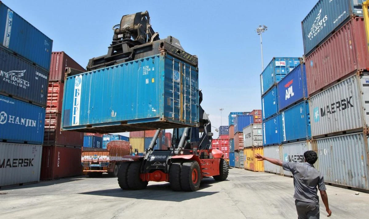 700 tons of ammonium nitrate stuck in Indian port