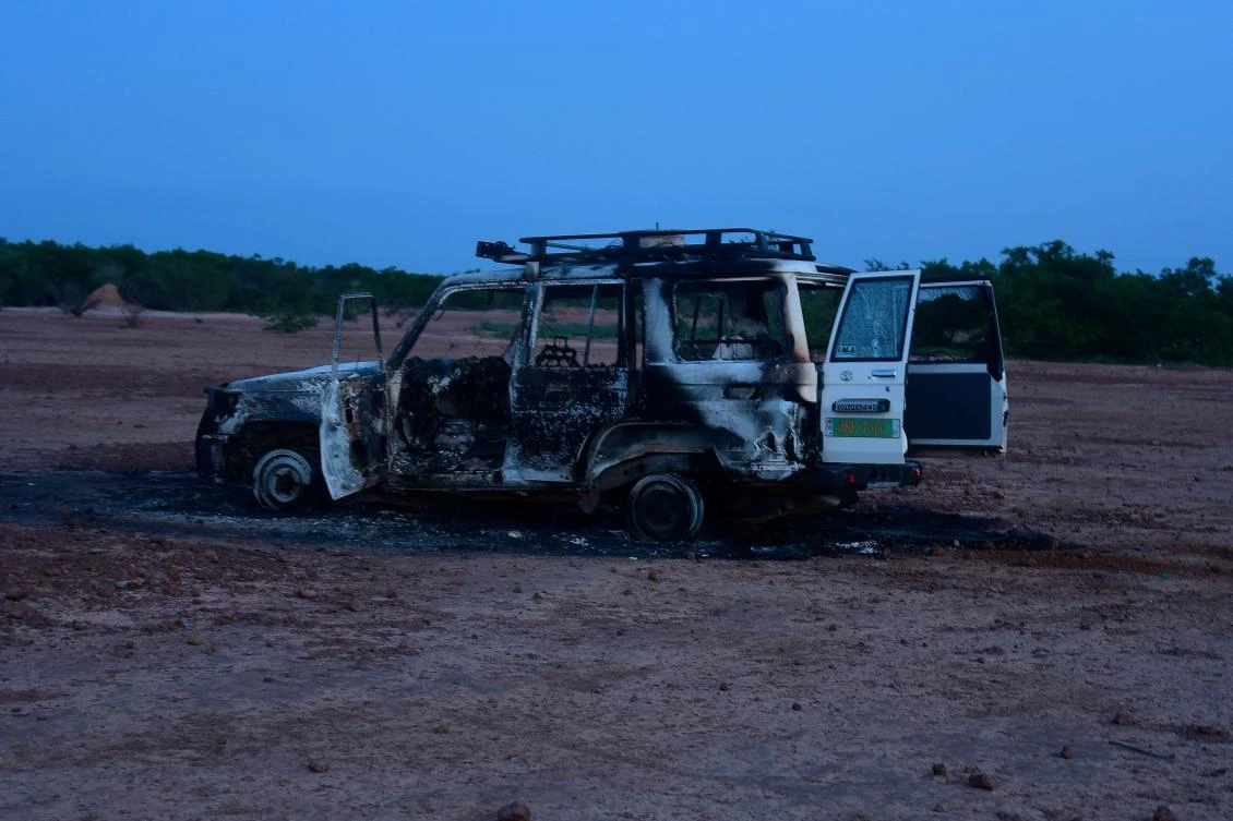 Troops from Niger and France hunt for killers of aid workers in Niger nature reserve