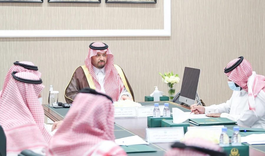 Saudi governor reviews NGOs integration efforts
