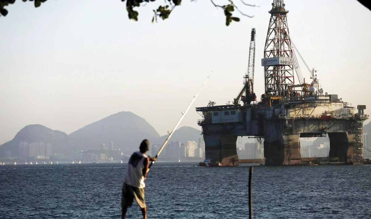 Oil climbs on positive China data, hopes for US stimulus package