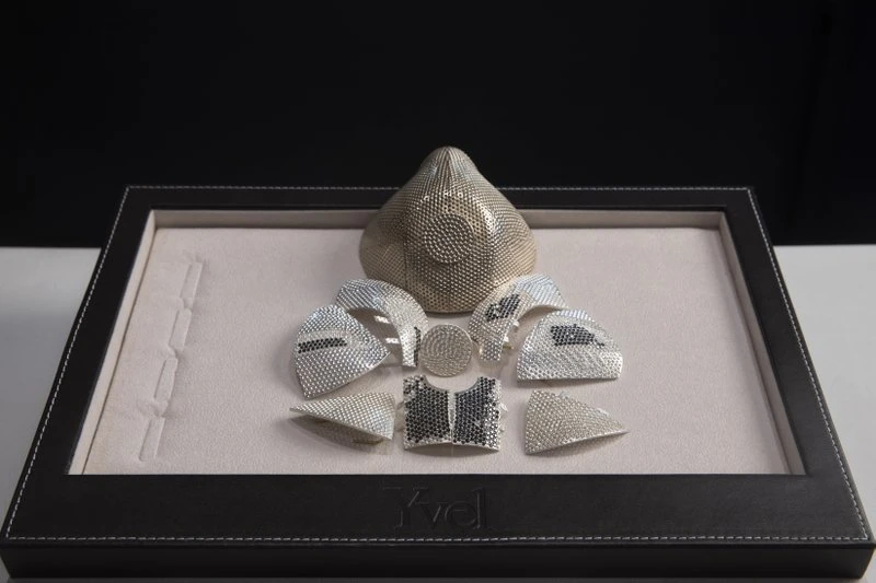 Israeli jeweler makes $1.5m gold coronavirus mask