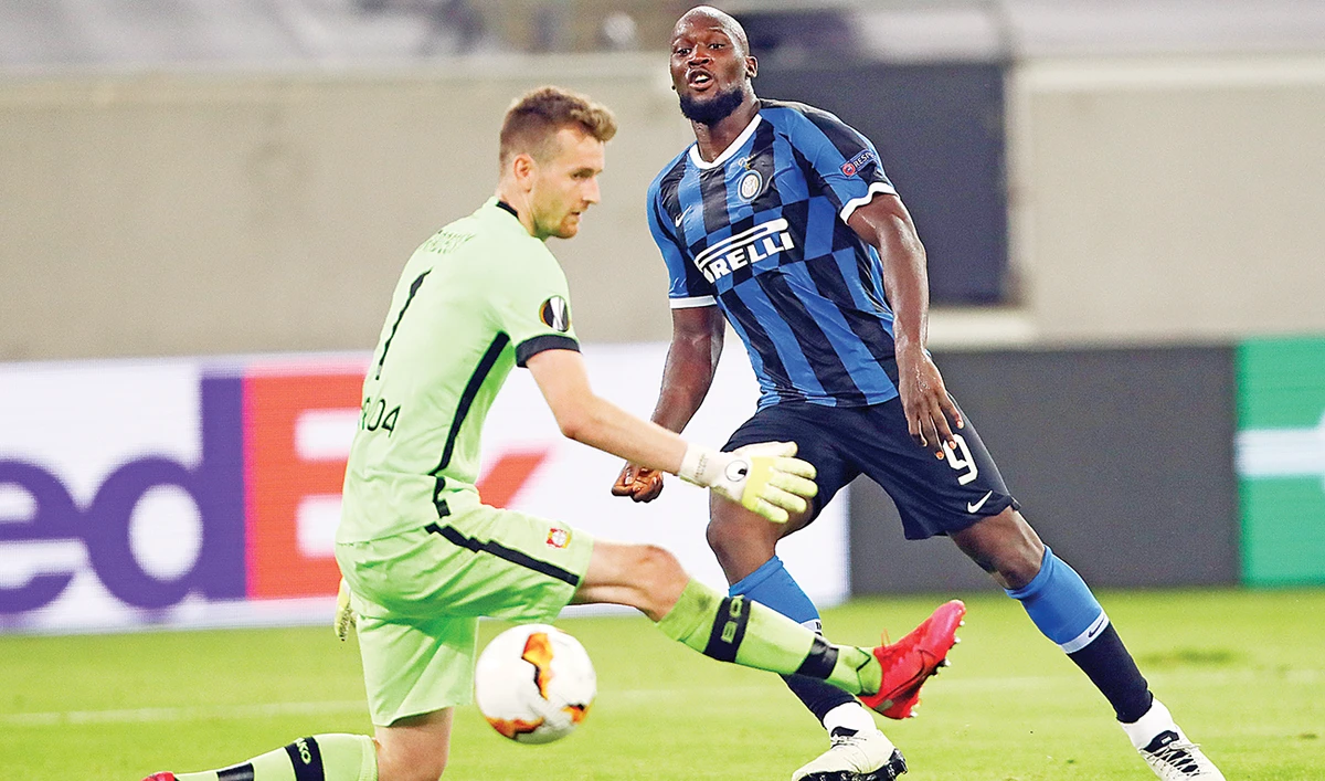 Inter Milan’s Romelu Lukaku, right, in action against Leverkusen’s goalkeeper Lukas Hradecky during their Europa League quarterfinal match on Monday. (AP)