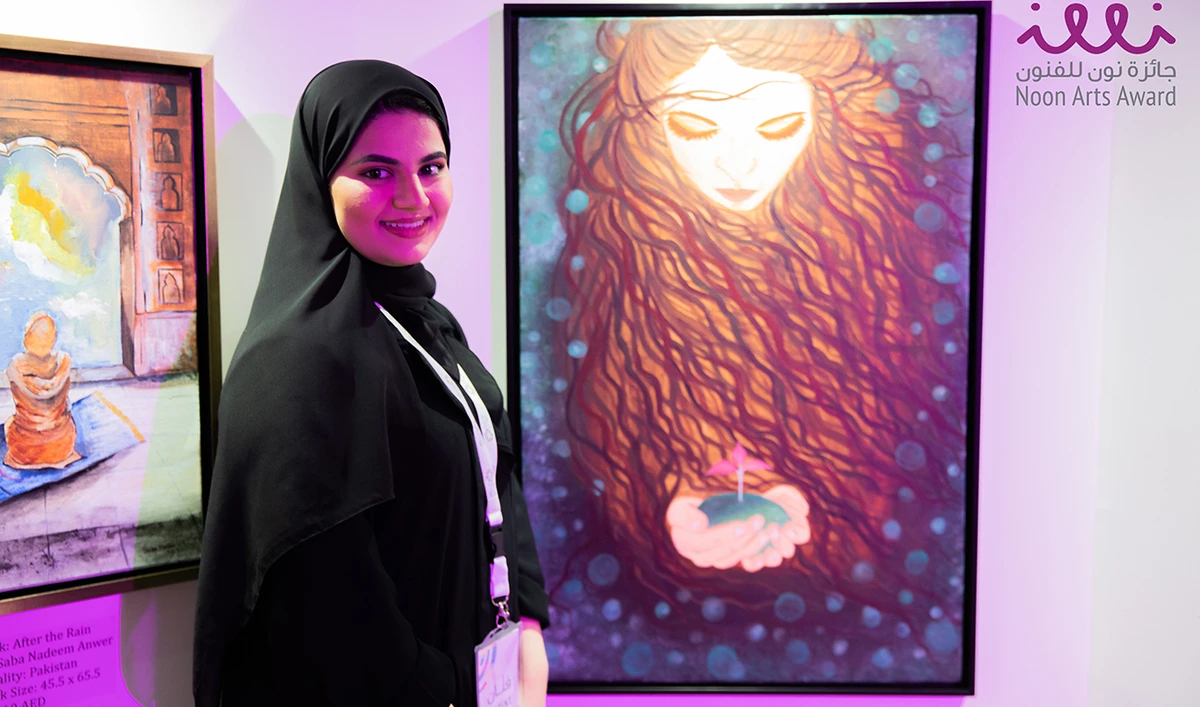 An artist at the Noon Arts Award 2019, organized by the Collage Talent Center.