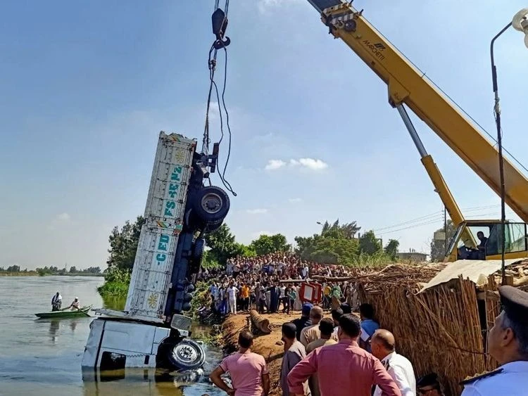 Rescue teams haul up a truck from a sunken Nile ferry in Egypt. (Supplied)