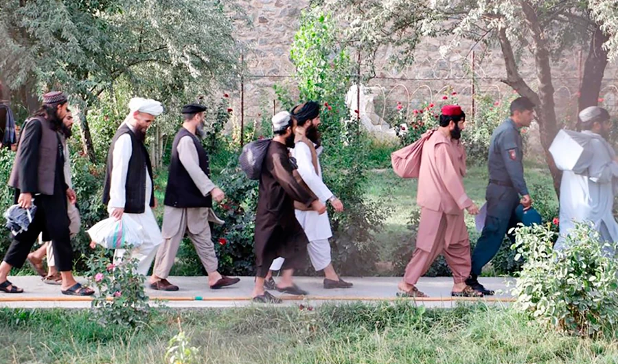Kabul begins freeing Taliban