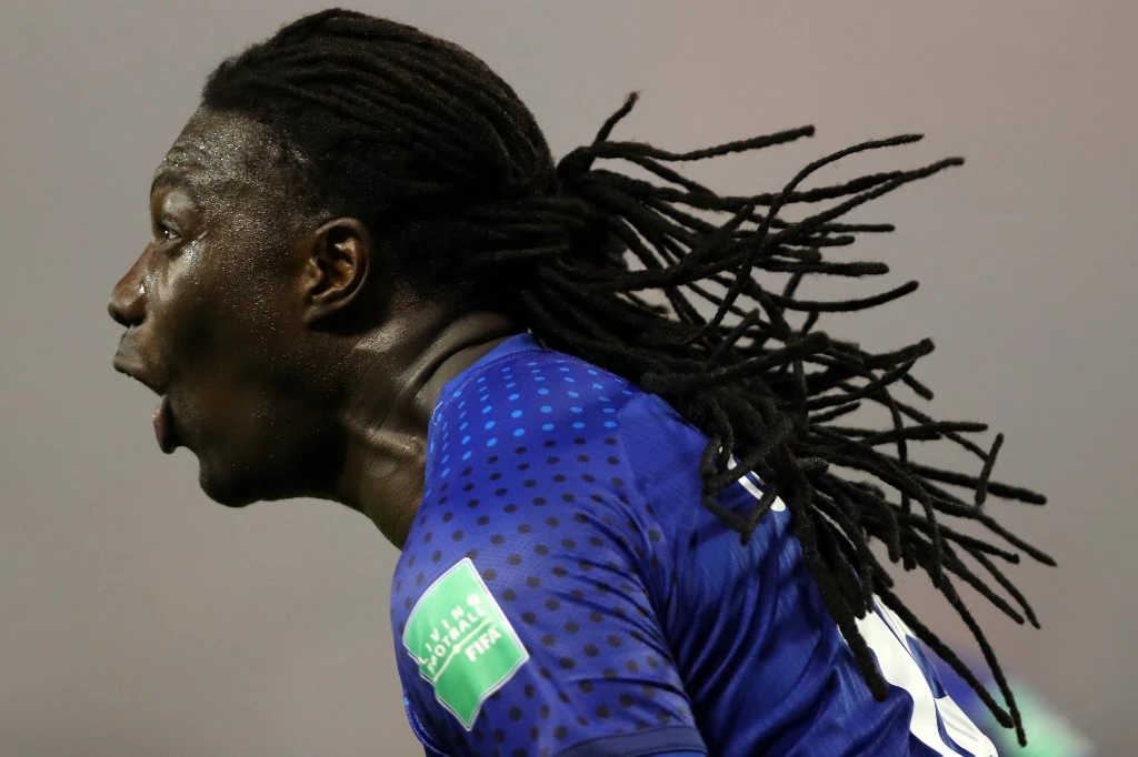 Bafétimbi Gomis scored again for Al-Hilal as their march toward the Saudi title continued. (AFP)