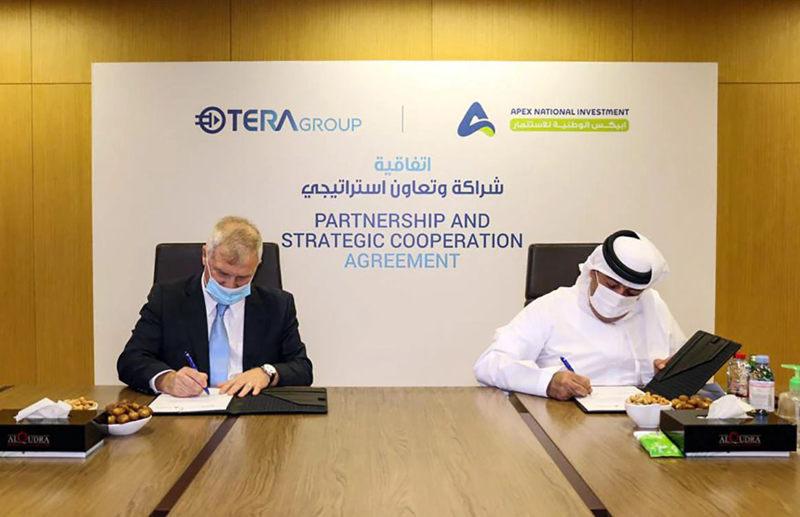 Image shows representatives from the Emirati company APEX National Investment (R) and the Israeli TeraGroup, signing an agreement to develop research on the novel coronavirus, in the Emirati capital Abu Dhabi. (WAM)