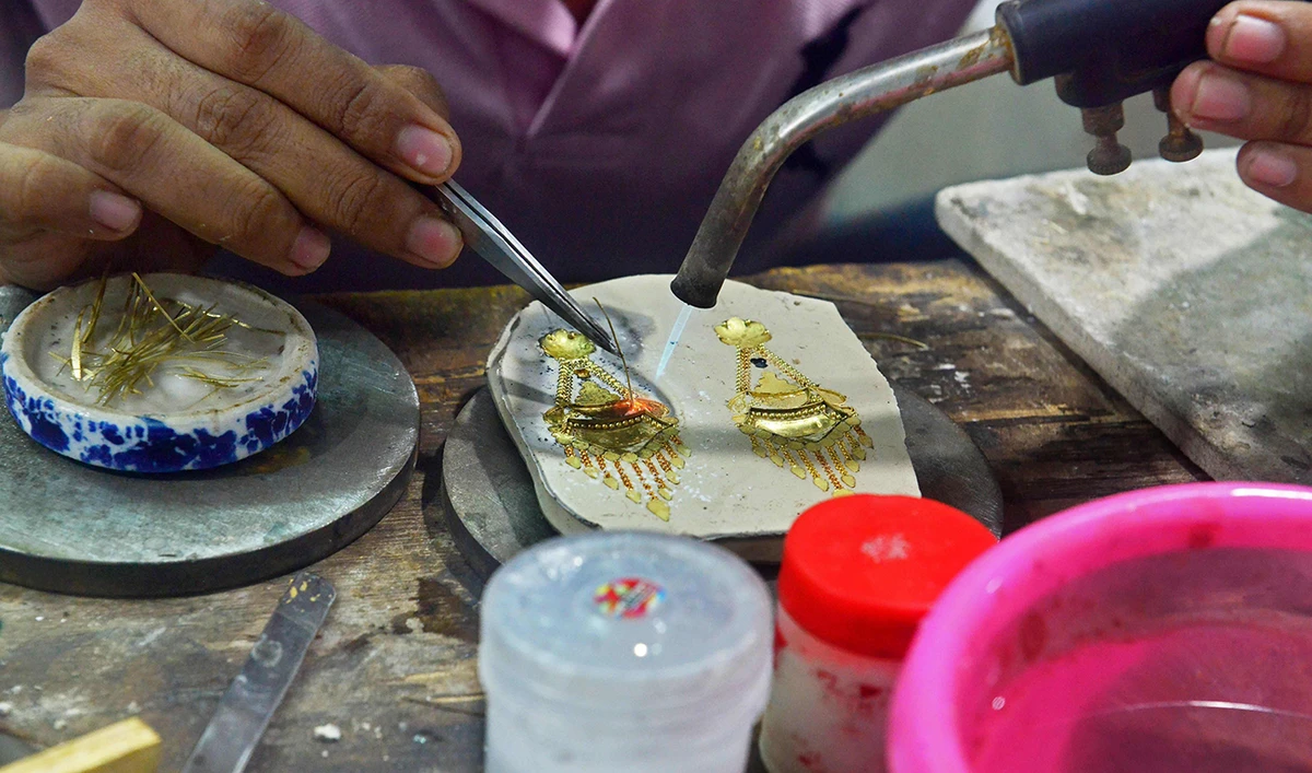 Bling no longer king in India as gold loses its shine