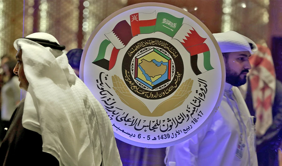 Kuwaiti and foreign journalists gather in the media centre hall during the meeting of the Gulf Cooperation Council (GCC) in Kuwait City on December 5, 2017. (AFP)