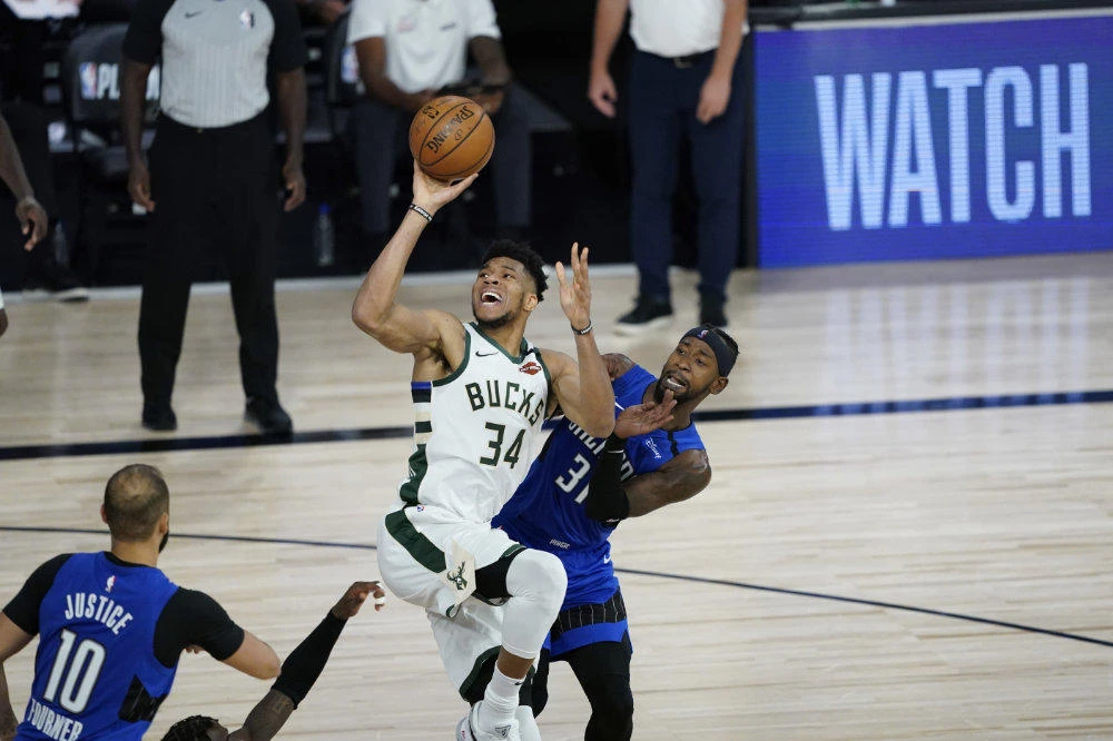 Bucks bounce back, beat Magic 111-96 in Game 2 to tie series