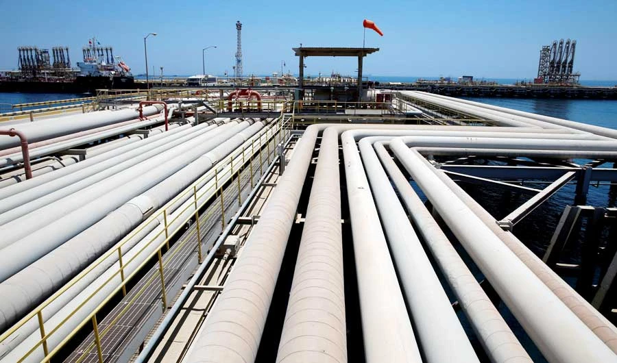 An oil tanker is being loaded at Saudi Aramco's Ras Tanura oil refinery and oil terminal in Saudi Arabia May 21, 2018. (REUTERS)