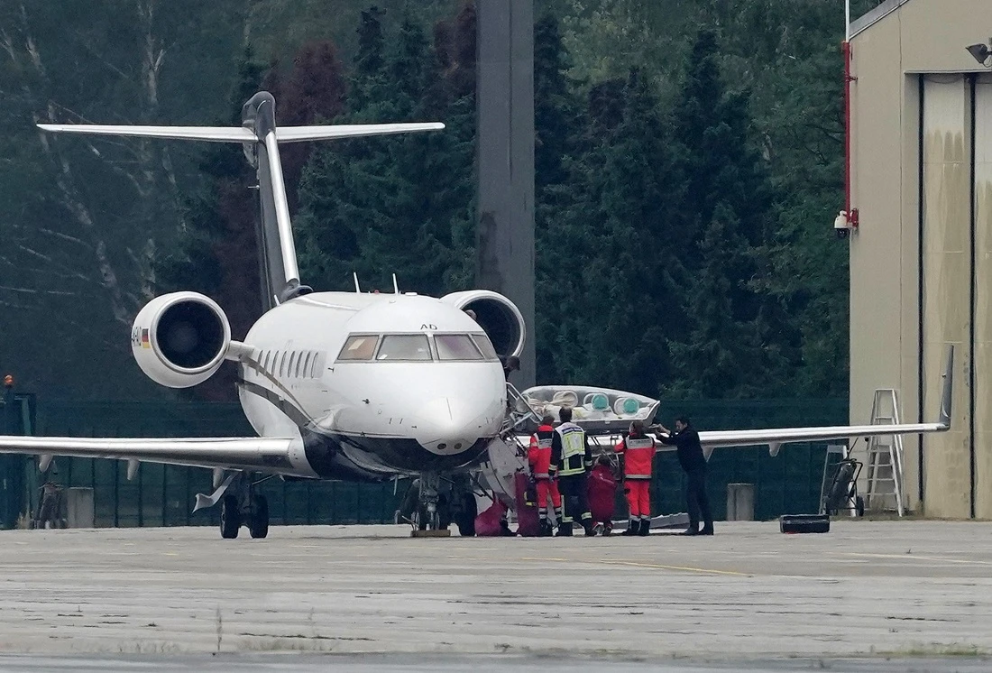 German medics carry out Russian opposition figure Alexei Navalny on a stretcher on Aug. 22, 2020 after he arrived by air ambulance to Berlin's Tegel airport following a suspected poisoning. (Michael Kappeler / DPA / AFP)