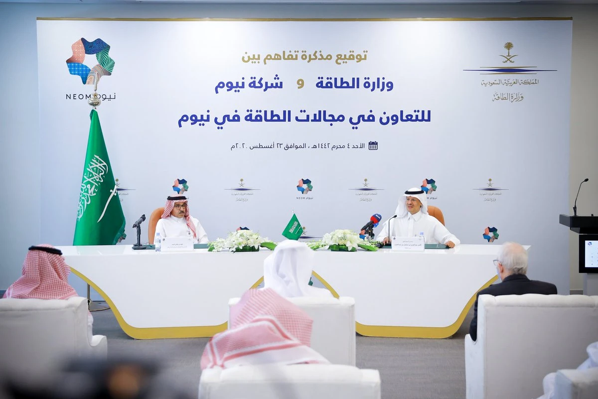 Prince Abdul Aziz bin Salman and Neom CEO Nadhmi Al-Nasr signed the memorandum of understanding on Sunday. (Courtesy: @MoEnergy_Saudi)