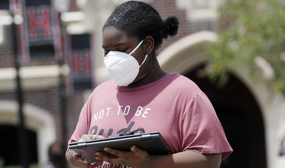 A student carries a laptop at Hillsborough High School in Tampa, Florida. (AFP)